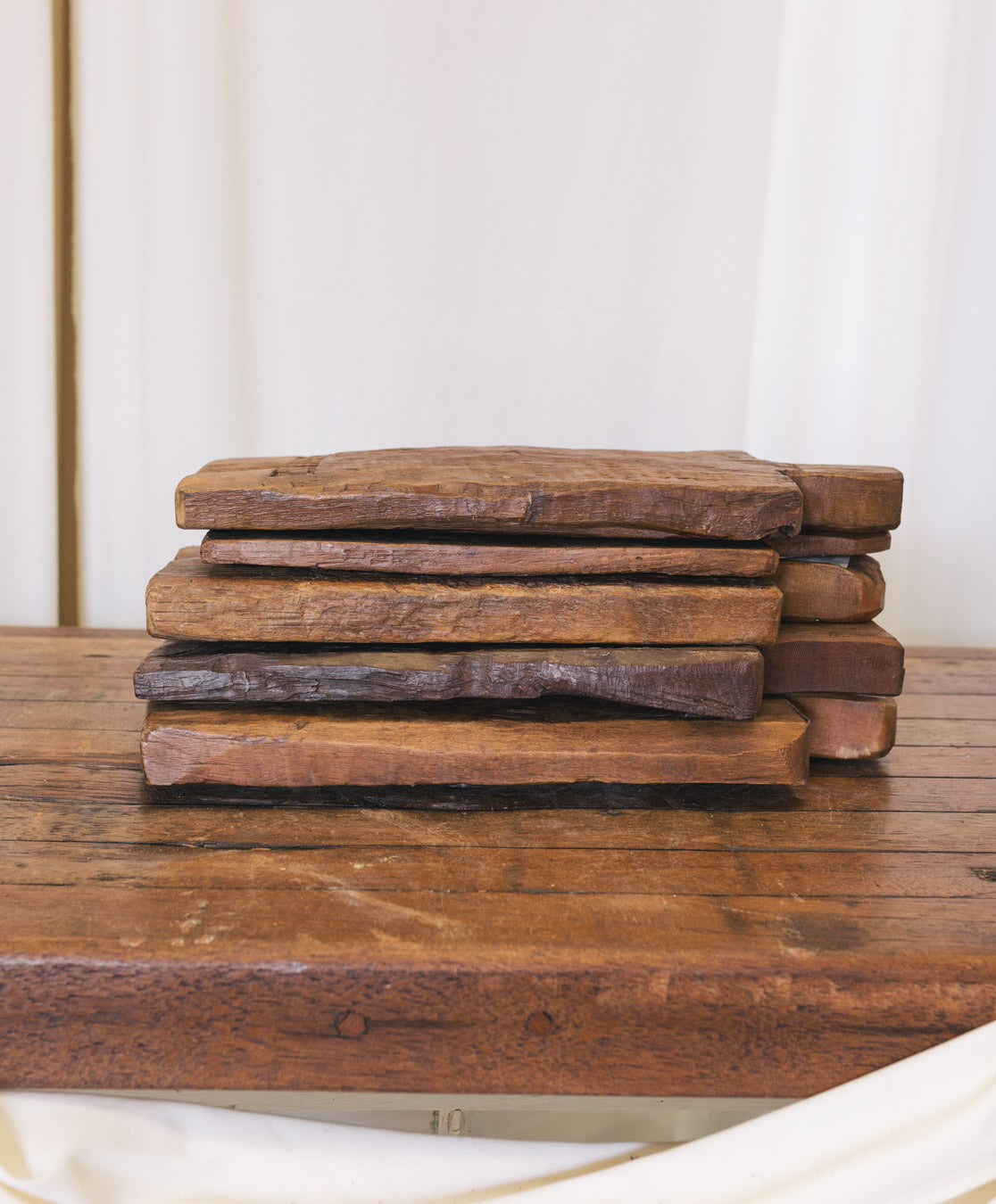Wood Riser w/ Handle | Natural