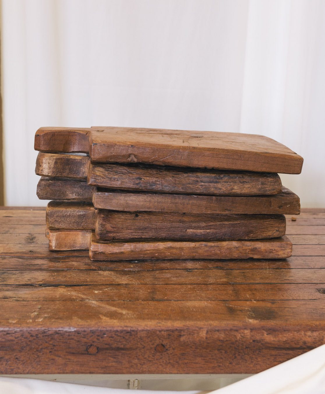 Wood Riser w/ Handle | Natural