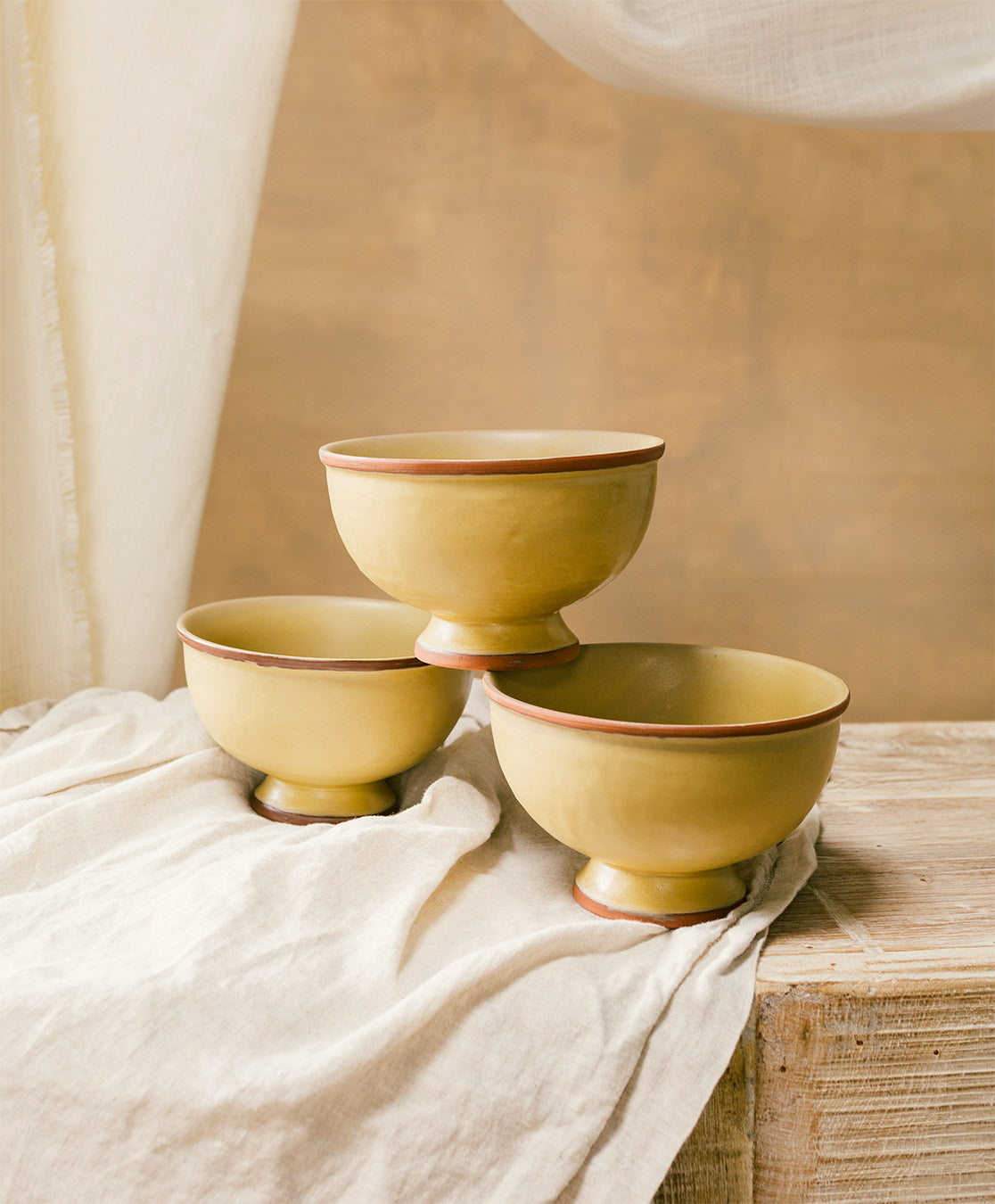 Round Stoneware Footed Bowl - Putty